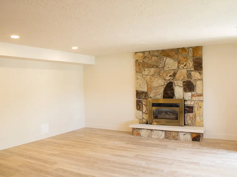 1306 S 325 E — Photo 4