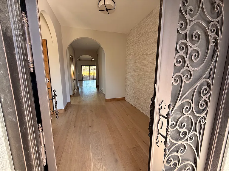 1139 Roy Ave — Photo 5