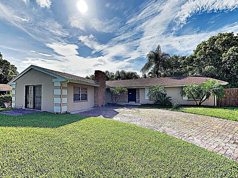 2512 Sea Breeze Ct — Photo 34