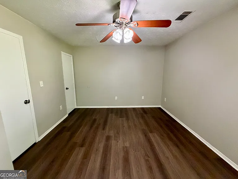5663 Saint Thomas Dr — Photo 11