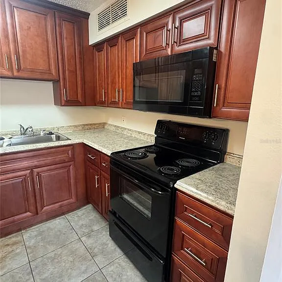 320 Black Oak Ct #207 — Photo 6