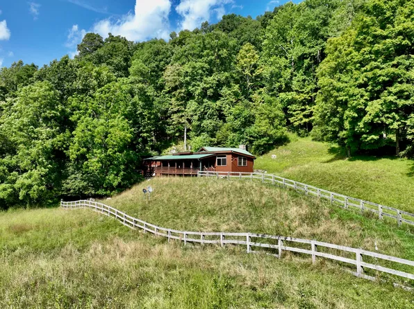 1374 S Spotts Ridge Rd, Asbury, WV 24916