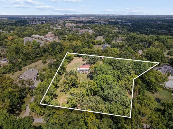 820 Overton Ln, Nashville, TN 37220