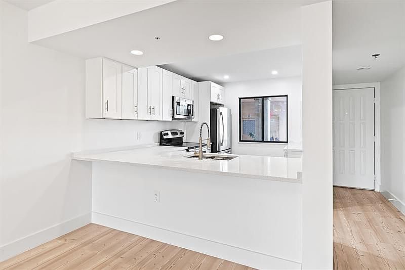 1st image of 501 Seafarer Cir APT 103