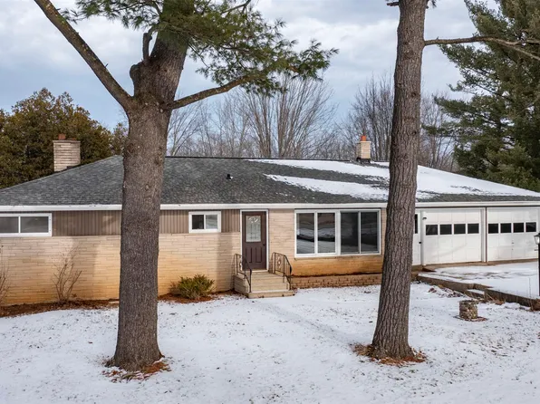 N4267 County Rd E, Waupaca, WI 54981