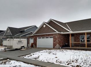 1605 Mackenzie St, Washington, IL 61571