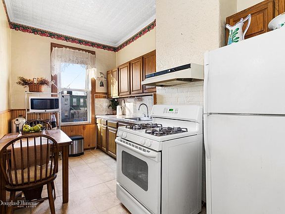 5th image of 86 Norwood Ave