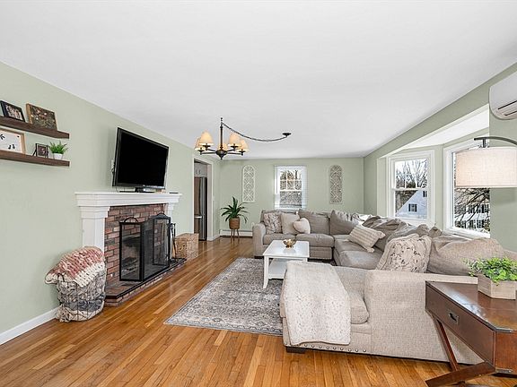 3rd image of 5 Silver Ledge Rd
