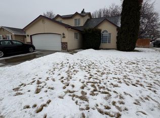 7953 Arlington Dr, Nampa, ID 83687
