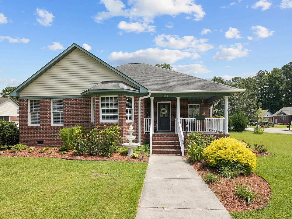 104 Boleyn Loop