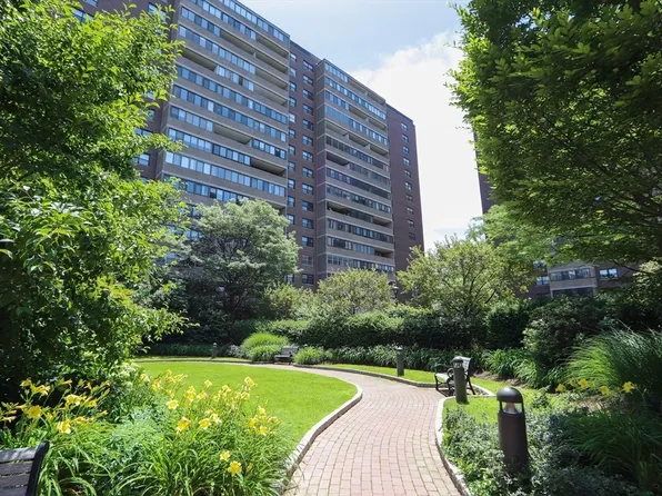 9 Hawthorne Pl APT 4A, Boston, MA 02114