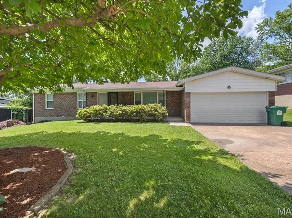 13915 Le Sabre Dr, Florissant, MO 63034