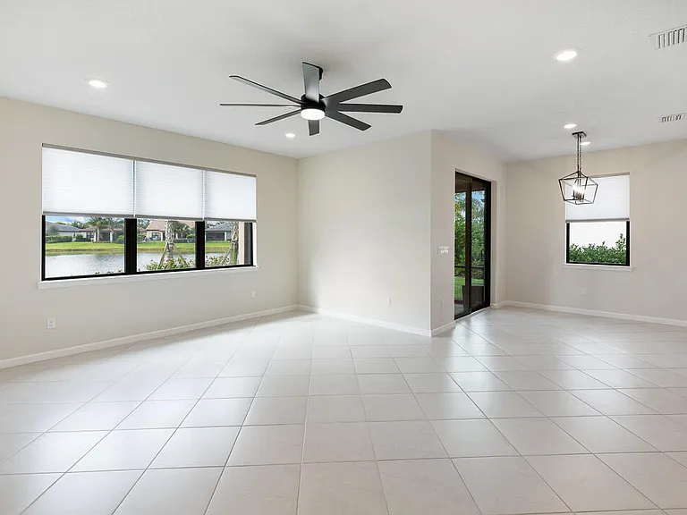 471 SE Vallarta Dr — Photo 15