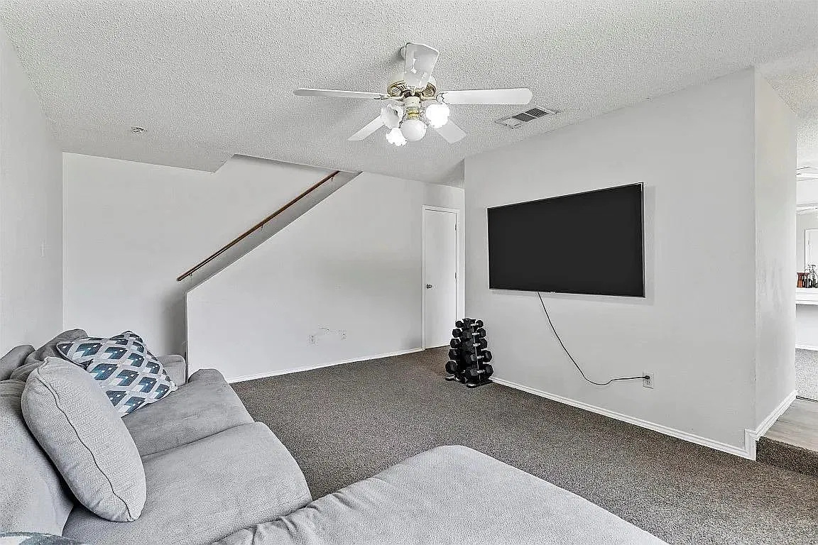 12714 Hilltop Dr — Photo 4