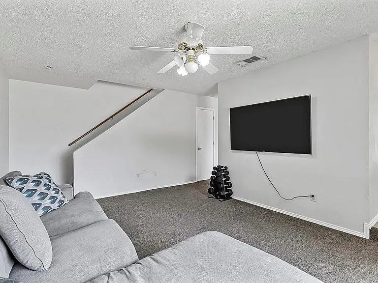12714 Hilltop Dr — Photo 4