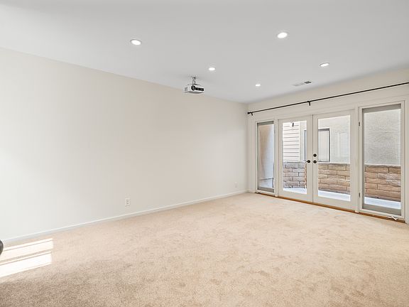 5th image of 507 1/2 Narcissus Ave #1/2