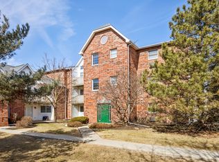 330 Leah Ln APT 1F, Woodstock, IL 60098