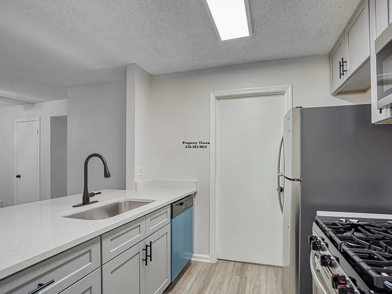 4031 Hawthorne Cir SE #2 — Photo 4