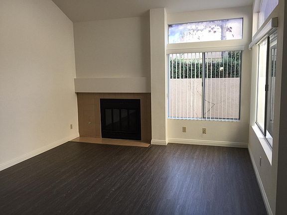 Family Room - Vaulted Ceiling