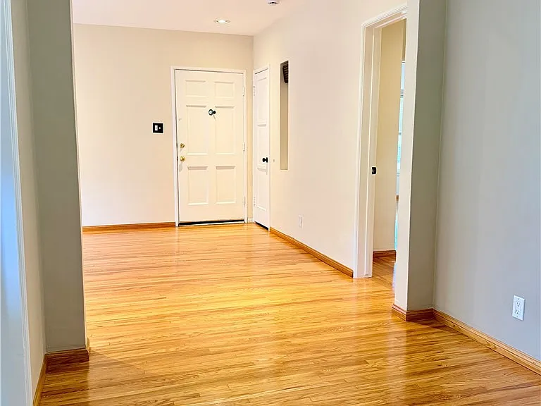 828 N Pass Ave — Photo 33