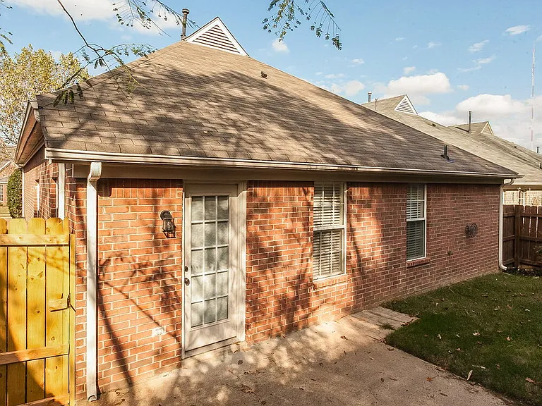 6883 Show Boat Ln — Photo 13