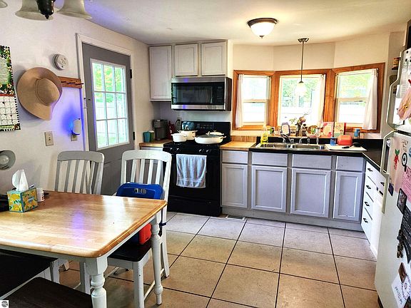 2nd image of 4372 Ironwood Dr N
