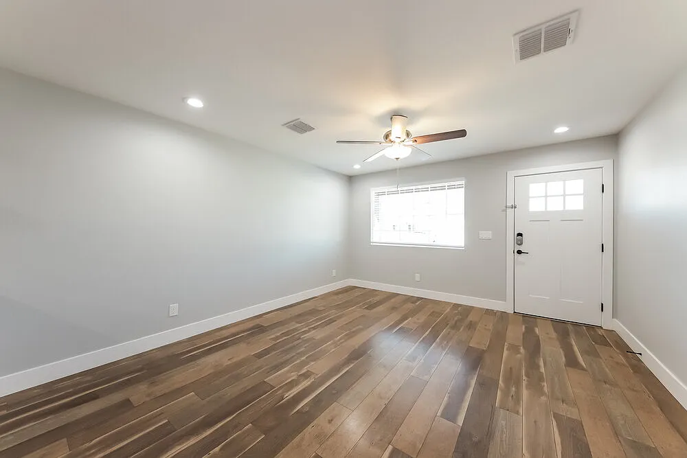 3 bed, 2.0 bath, 1053 sqft, $1,925 — Photo 3