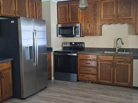 4 bed, 1984 sqft, $1,950 — Photo 2