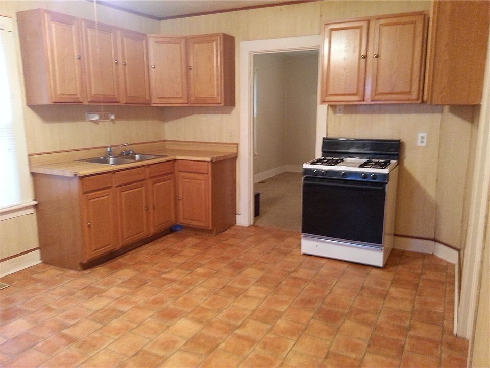 2nd image of 728 14th St