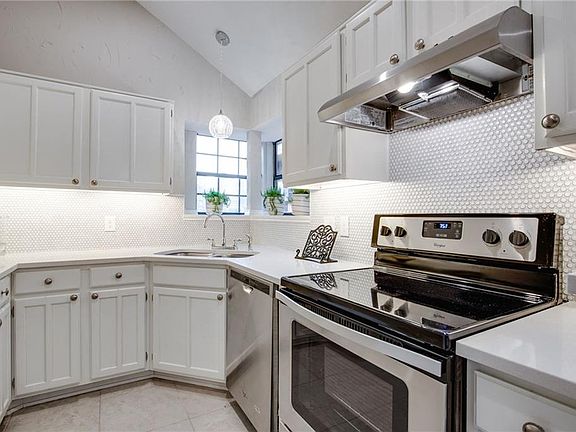 2nd image of 1720 Twin Court Pl