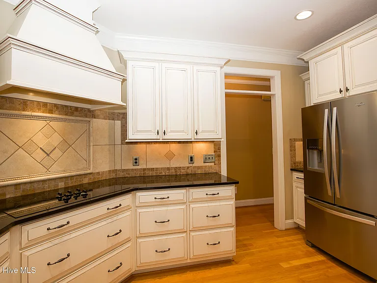 16 Montrose Ct — Photo 29