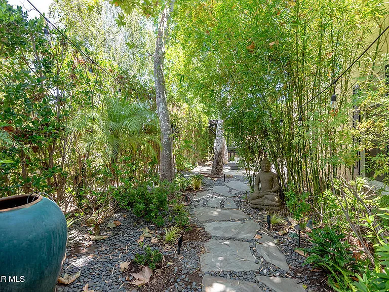 841 W Stafford Rd — Photo 24