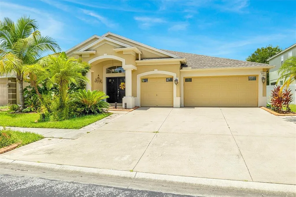 4 bed, 3.0 bath, 2729 sqft, $3,800 — Photo 1