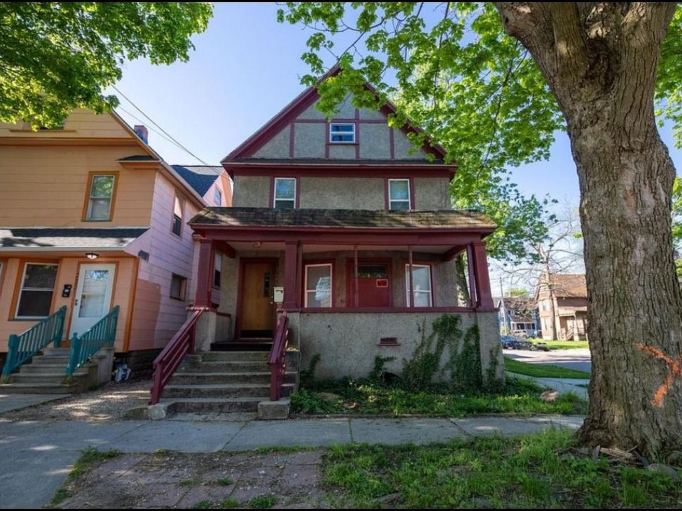 1st image of 325 Burr Oak St