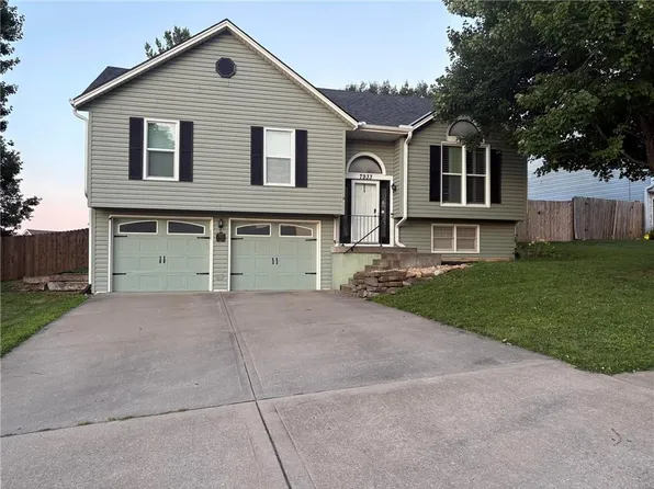 7933 N Wyoming Ct, Kansas City, MO 64118