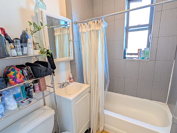 5th image of 2027 Pacific St APT 2E