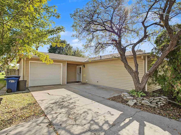 2413 Buttonwood Dr, Manhattan, KS 66502