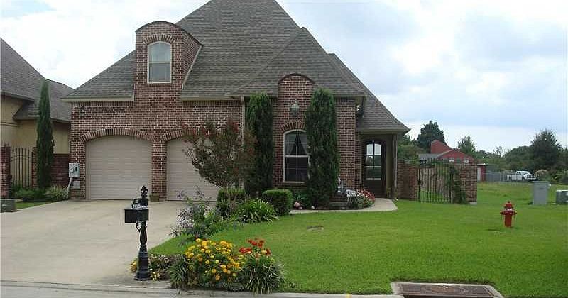 1st image of 927 S Yorkshire Cir