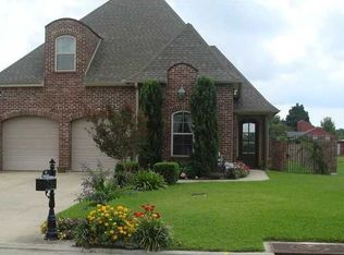 927 S Yorkshire Cir, Lake Charles, LA 70605