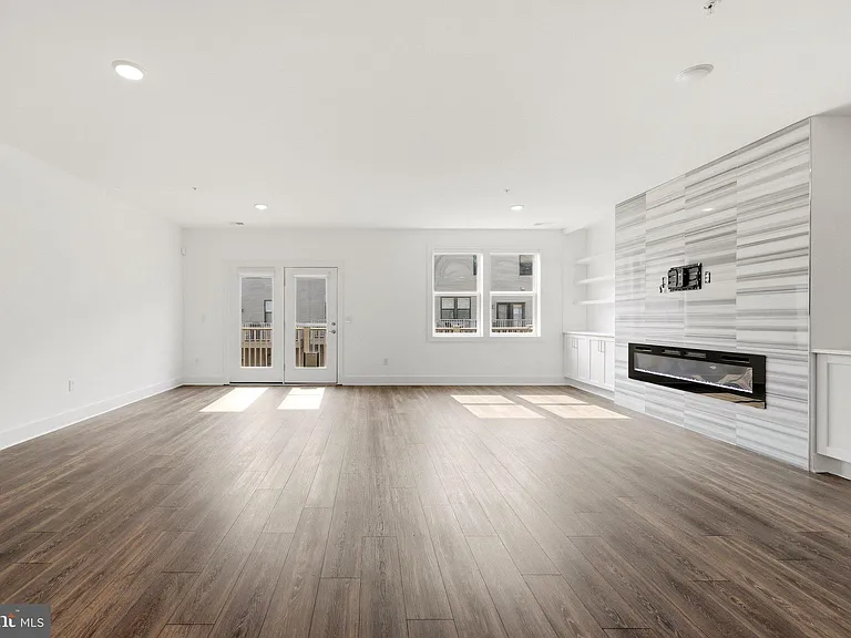 44824 Tiverton Sq — Photo 4