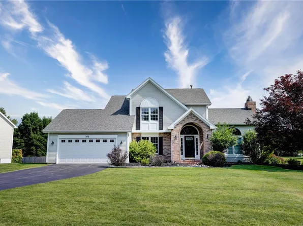 106 Legacy Oak Trl, Pittsford, NY 14534