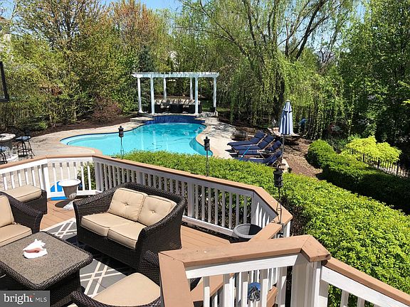 5th image of 21991 Hyde Park Dr