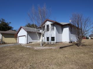 116 London Rd SE, Poplar Grove, IL 61065