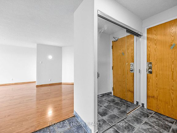 4th image of 41 Markbrook Ln #1711