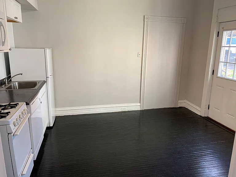 2252 Fairview Ave #105 — Photo 2
