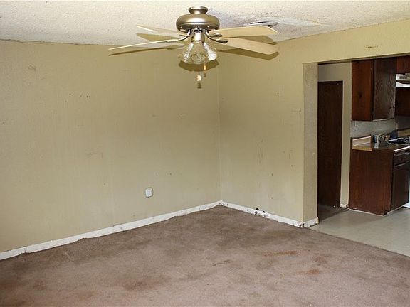 2nd image of 905 S 4th Ave