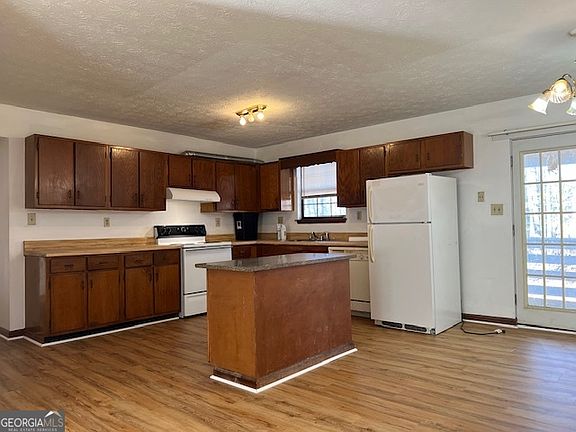 3rd image of 506 Carlton Dr