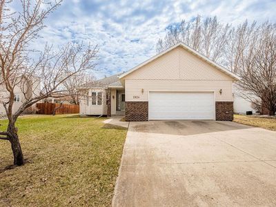 2824 37 1/2 Ave S, Fargo, ND, 58104
