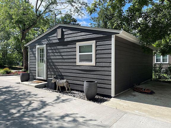 3rd image of 1502 S Macarthur Ave