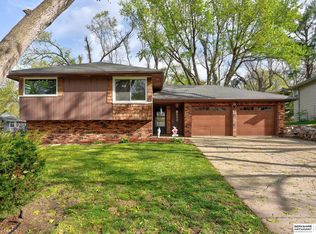 9558 Taylor St, Omaha, NE 68134